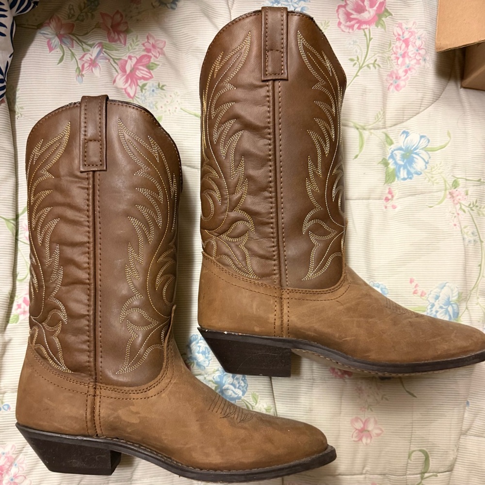 Laredo Brown Heeled Boots with Decorative Stitching